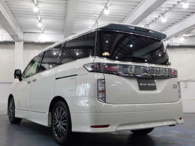 日産 エルグランド ２．５ ２５０ハイウェイスター プレミアム アーバンクロム H27年 (近畿) 99