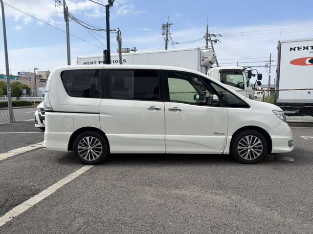 日産 セレナ ２．０ ハイウェイスター Ｖセレクション＋ＳＡＦＥＴＹ Ｓ－ＨＹＢＲＩＤ H27年 (近畿) 99