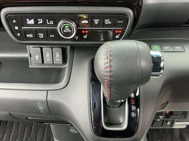 ホンダ Ｎ　ＢＯＸ カスタム ６６０ Ｌ ターボ ４ＷＤ R3年 (近畿) 99