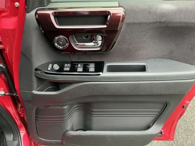 ホンダ Ｎ　ＢＯＸ カスタム ６６０ Ｌ ターボ ４ＷＤ R3年 (近畿) 99