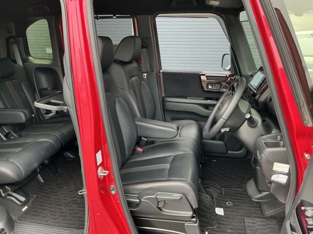 ホンダ Ｎ　ＢＯＸ カスタム ６６０ Ｌ ターボ ４ＷＤ R3年 (近畿) 99