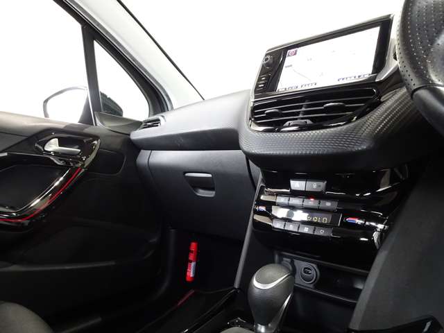 プジョー ２００８ ＧＴライン　ブラック＆ホワイトエディション H30年 (関東) 99