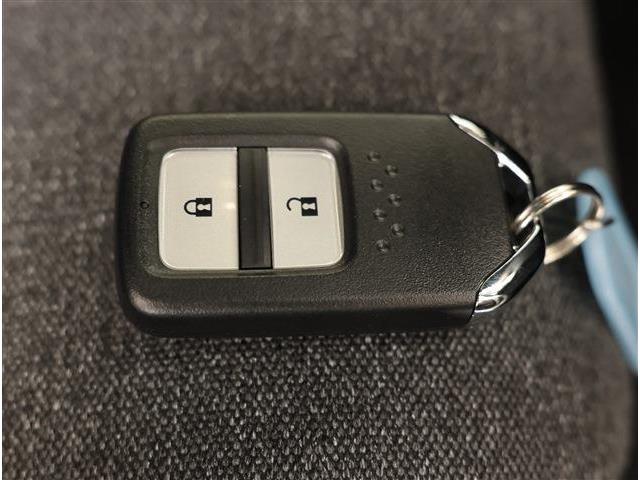 ホンダ フィット １．５ ホーム ４ＷＤ R7年 () 99