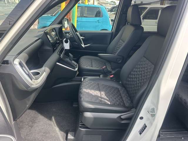 トヨタ ヴォクシー １．８ ハイブリッド Ｓ－Ｚ R7年 () 99