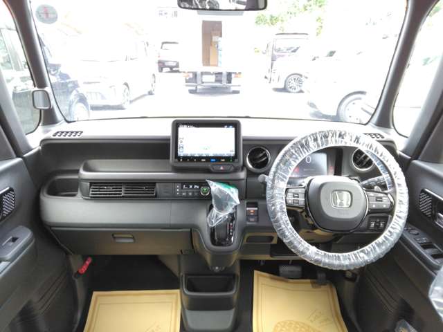 ホンダ Ｎ　ＢＯＸ カスタム ６６０ ターボ ブラック スタイル ４ＷＤ R8年 () 99