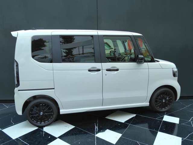 ホンダ Ｎ　ＢＯＸ カスタム ６６０ ターボ ブラック スタイル ４ＷＤ R8年 () 99