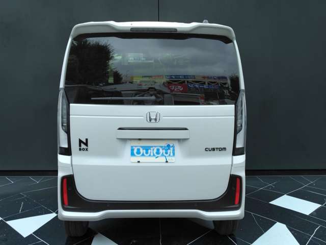 ホンダ Ｎ　ＢＯＸ カスタム ６６０ ターボ ブラック スタイル ４ＷＤ R8年 () 99