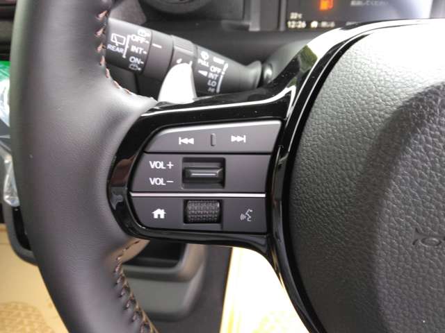 ホンダ Ｎ　ＢＯＸ カスタム ６６０ ターボ ブラック スタイル ４ＷＤ R8年 () 99