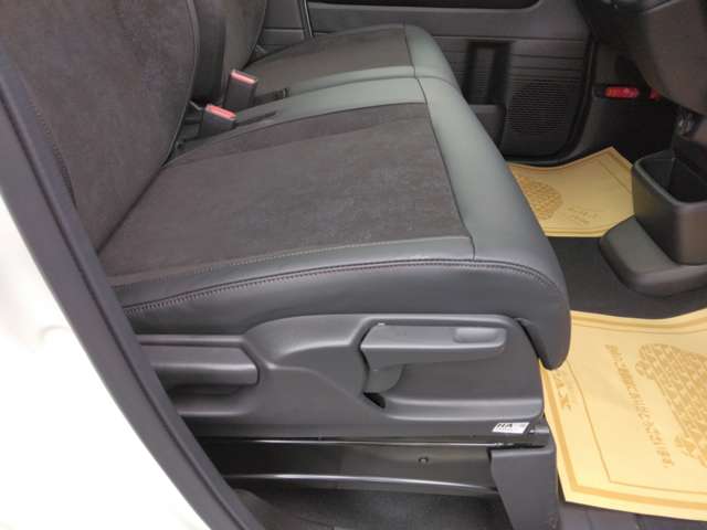 ホンダ Ｎ　ＢＯＸ カスタム ６６０ ターボ ブラック スタイル ４ＷＤ R8年 () 99