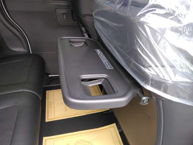 ホンダ Ｎ　ＢＯＸ カスタム ６６０ ターボ ブラック スタイル ４ＷＤ R8年 () 99