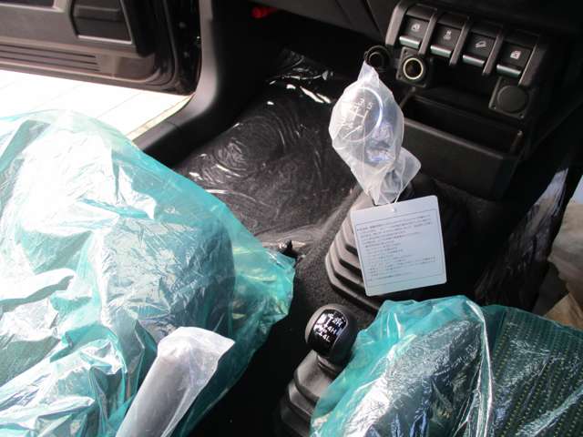 スズキ ジムニー　ノマド １．５ ＦＣ ４ＷＤ R8年 () 99