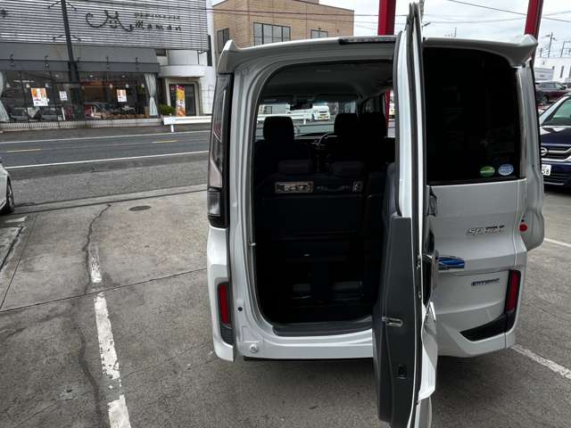ホンダ ステップワゴン　ハイブリッド ２．０ スパーダ ハイブリッド Ｇ ホンダセンシング H30年 (関東) 99