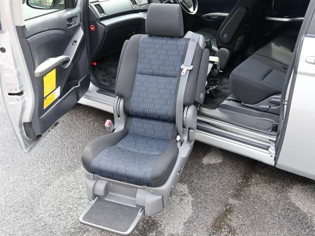 トヨタ アイシス ２．０ プラタナ ウェルキャブ 助手席リフトアップシート車 Ａタイプ H25年 (関東) 99