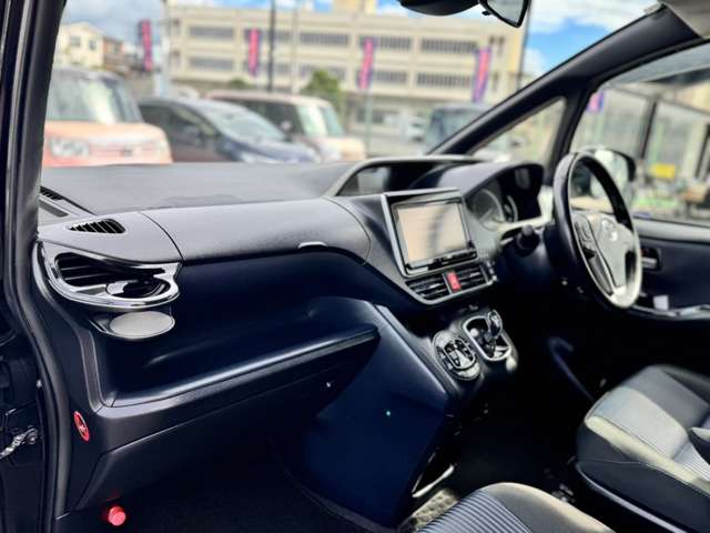 トヨタ ヴォクシー １．８ ハイブリッド ＺＳ H28年 (近畿) 99