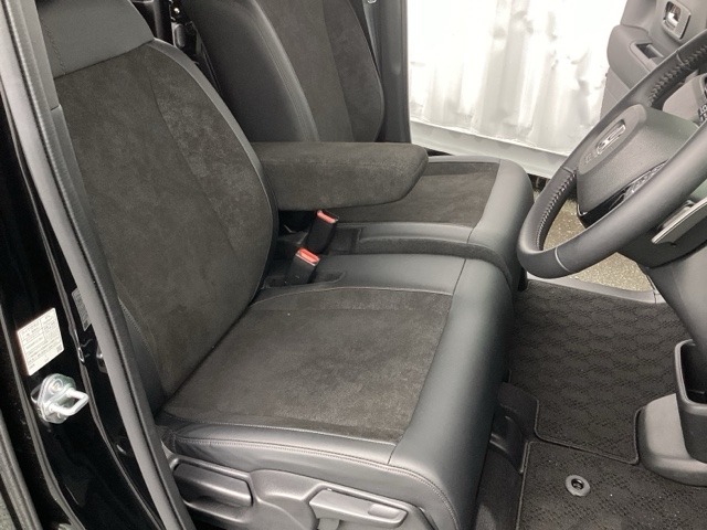 ホンダ Ｎ　ＢＯＸ カスタム ６６０ ターボ ブラック スタイル R8年 (近畿) 99