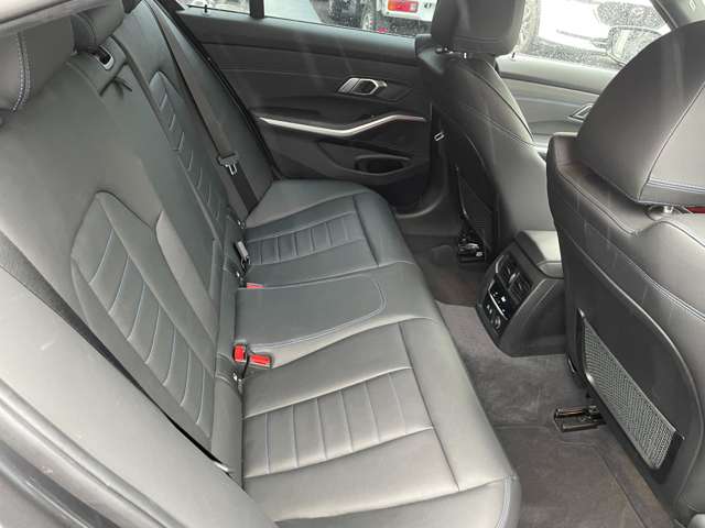 ＢＭＷ ３シリーズ ３３０ｉ　Ｍスポーツ R1年 (東海) 99
