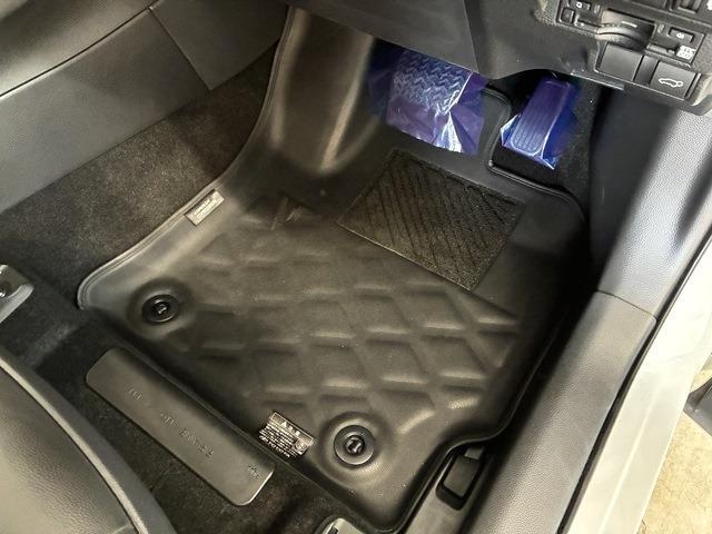 トヨタ カローラクロス　ハイブリッド １．８ ハイブリッド Ｚ Ｅ－ＦＯＵＲ ４ＷＤ R6年 (中国) 99