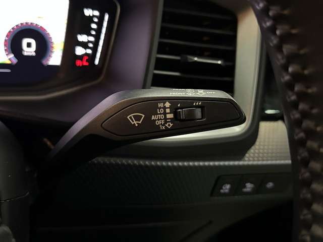 アウディ Ａ１　スポーツバック ２５ ＴＦＳＩ アドバンスト R2年 (関東) 99