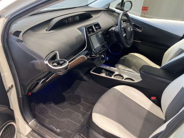 トヨタ プリウス １．８ Ｓ ツーリングセレクション H29年 (近畿) 99