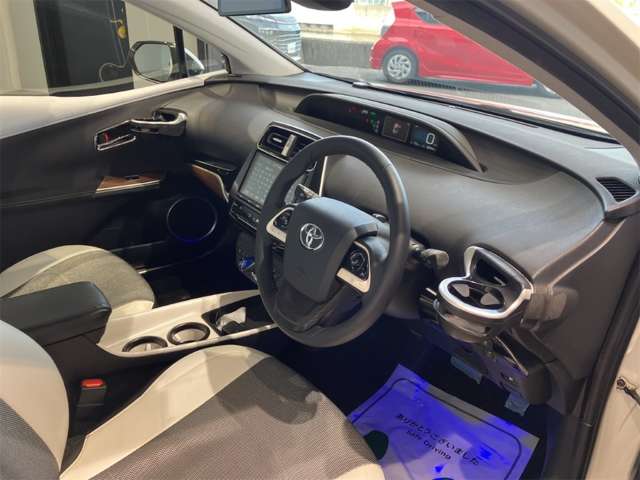 トヨタ プリウス １．８ Ｓ ツーリングセレクション H29年 (近畿) 99