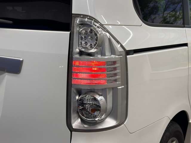 トヨタ ヴォクシー ２．０ ＺＳ 煌 H22年 () 99