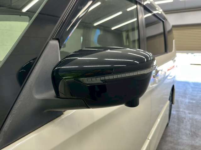 日産 セレナ ２．０ ハイウェイスター Ｖ アーバンクロム R4年 (近畿) 99
