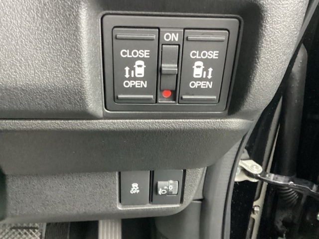ホンダ Ｎ　ＢＯＸ カスタム ６６０ ターボ ブラック スタイル R8年 (近畿) 99
