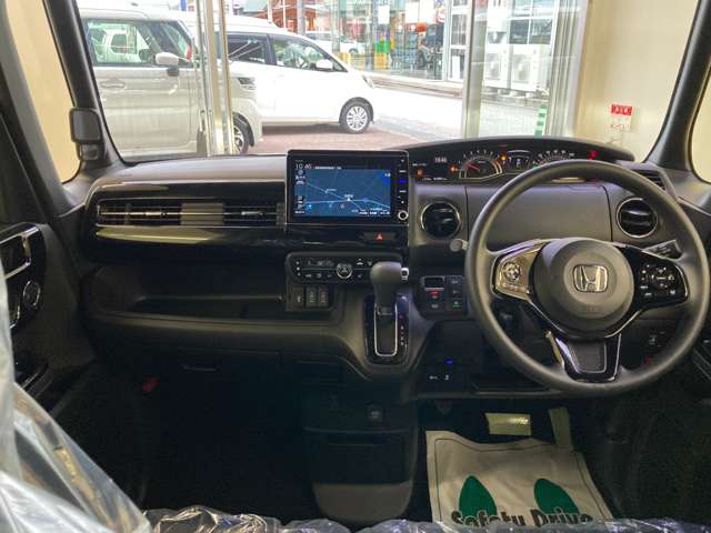 ホンダ Ｎ　ＢＯＸ カスタム ６６０ Ｌ R4年 (四国) 99