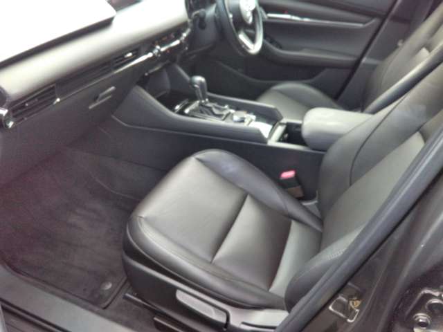 マツダ ＭＡＺＤＡ３　ファストバック ２．０ ２０Ｓ Ｌパッケージ R2年 (関東) 99