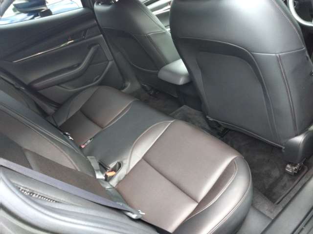 マツダ ＭＡＺＤＡ３　ファストバック ２．０ ２０Ｓ Ｌパッケージ R2年 (関東) 99
