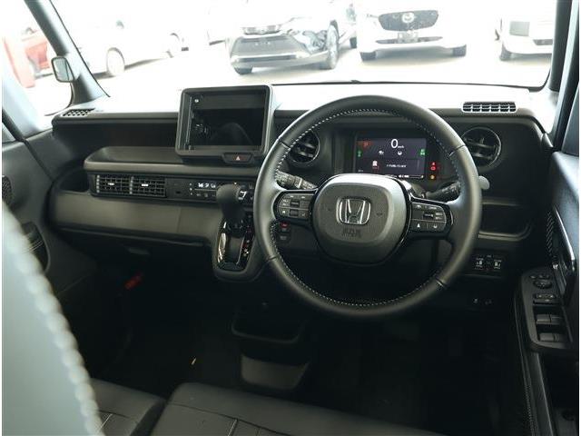 ホンダ Ｎ　ＢＯＸ カスタム ６６０ コーディネートスタイル モノトーン ４ＷＤ R8年 () 99