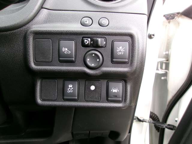 日産 ノート １．２ Ｅ－ＰＯＷＥＲ Ｘ R1年 (近畿) 99
