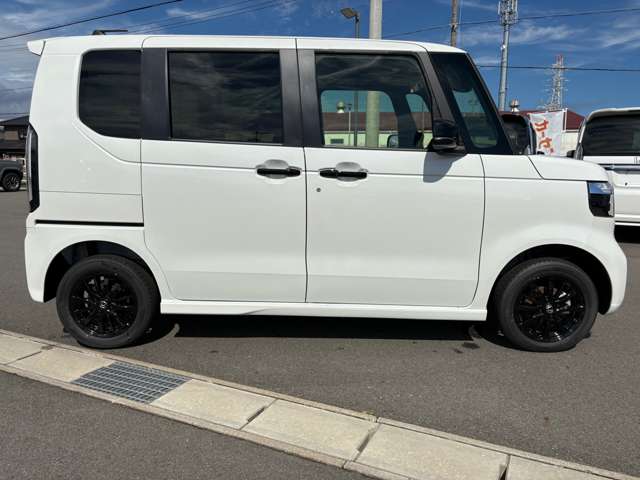 ホンダ Ｎ　ＢＯＸ カスタム ６６０ ブラック スタイル ４ＷＤ R8年 (東海) 99