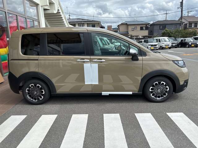 ホンダ フリード　ハイブリッド １．５ Ｅ：ＨＥＶ クロスター R8年 () 99