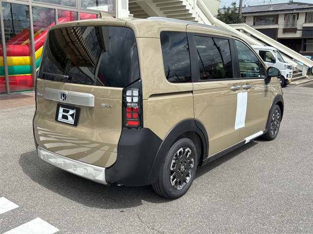 ホンダ フリード　ハイブリッド １．５ Ｅ：ＨＥＶ クロスター R8年 () 99