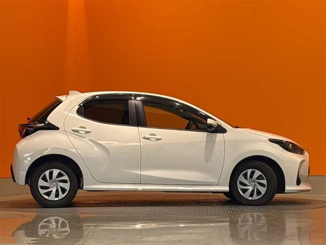 トヨタ ヤリス １．０ Ｘ R3年 (近畿) 99