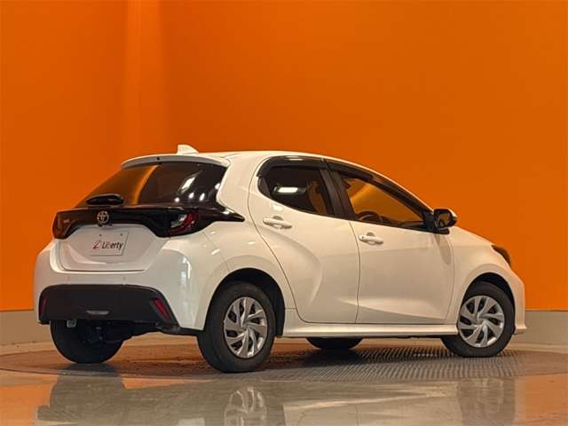 トヨタ ヤリス １．０ Ｘ R3年 (近畿) 99