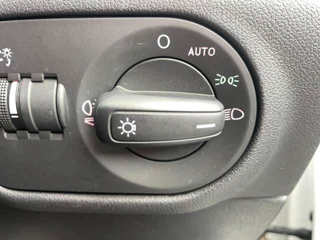 アウディ Ａ１　スポーツバック １．０　ＴＦＳＩ H30年 () 99