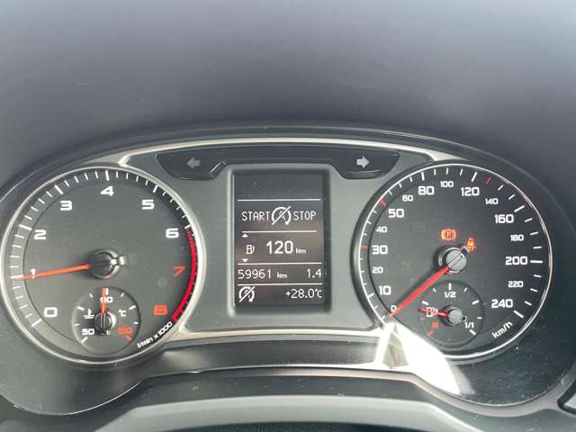アウディ Ａ１　スポーツバック １．０　ＴＦＳＩ H30年 () 99