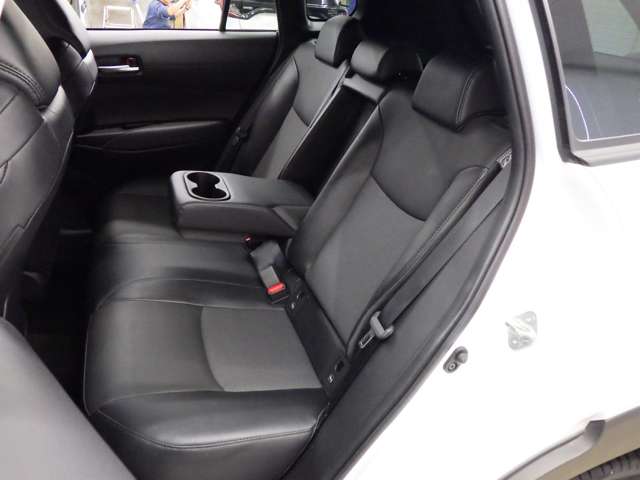 トヨタ カローラクロス　ハイブリッド １．８ ハイブリッド Ｚ Ｅ－ＦＯＵＲ ４ＷＤ R7年 () 99