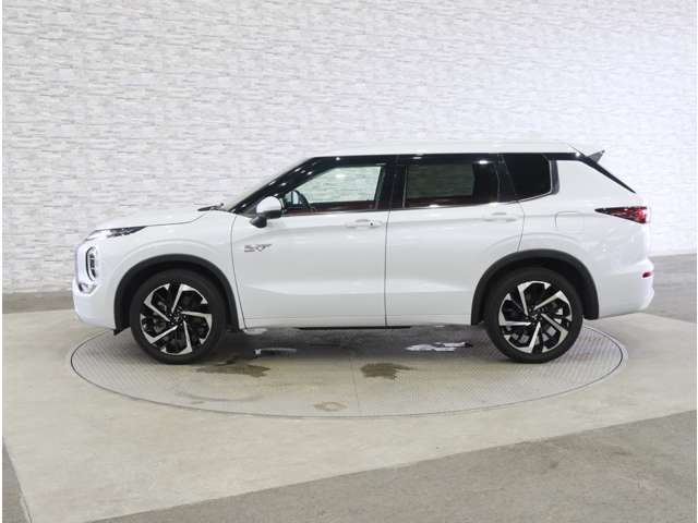 三菱 アウトランダーＰＨＥＶ ＰＨＥＶ ２．４ Ｐ ４ＷＤ R5年 (関東) 99