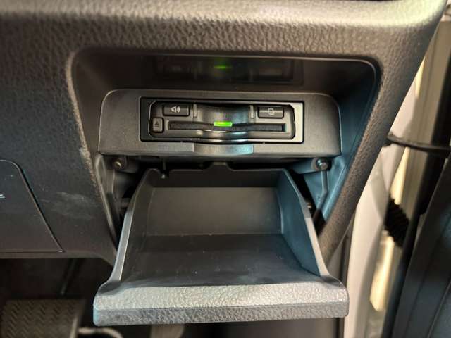 トヨタ ヴォクシー ２．０ ＺＳ 煌ＩＩ R2年 () 99