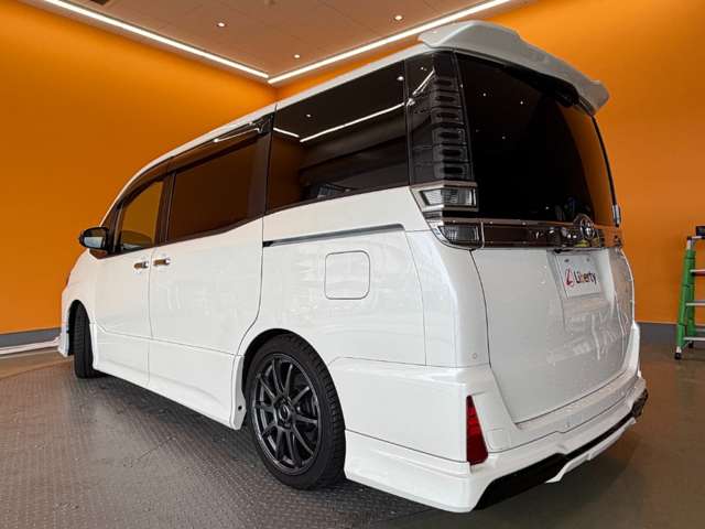 トヨタ ヴォクシー ２．０ ＺＳ 煌ＩＩ R2年 () 99