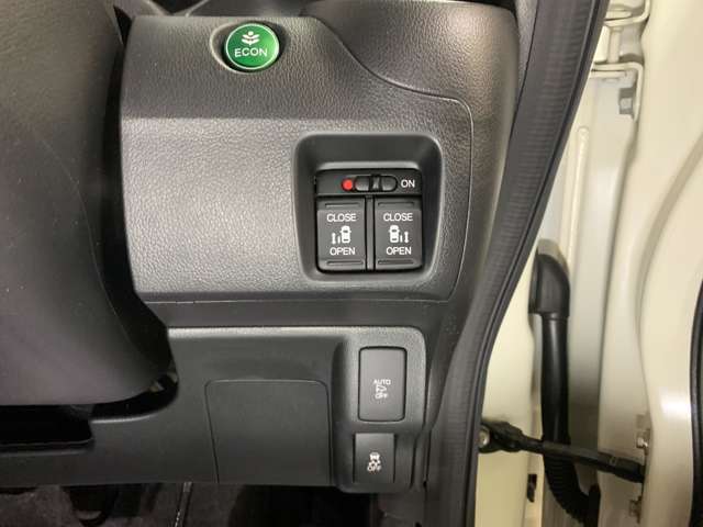 ホンダ Ｎ　ＢＯＸ ６６０ カスタムＧ ＳＳパッケージ ブラックスタイル H29年 (近畿) 99