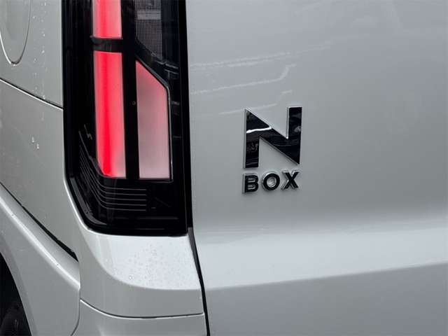 ホンダ Ｎ　ＢＯＸ カスタム ６６０ R8年 () 99