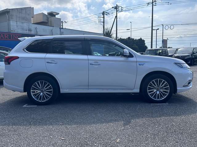三菱 アウトランダーＰＨＥＶ ２．４ Ｇ ４ＷＤ R2年 () 99