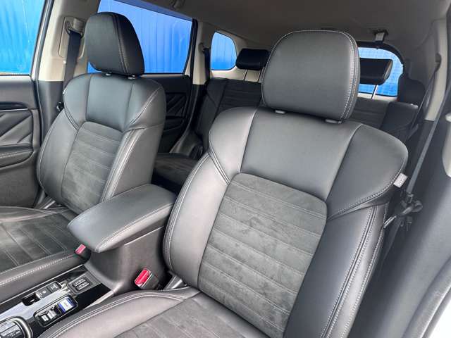三菱 アウトランダーＰＨＥＶ ２．４ Ｇ ４ＷＤ R2年 () 99