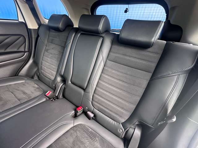 三菱 アウトランダーＰＨＥＶ ２．４ Ｇ ４ＷＤ R2年 () 99