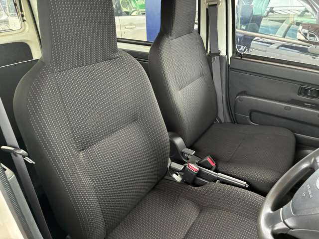 ダイハツ ハイゼットカーゴ ６６０ デラックス ＳＡＩＩＩ ハイルーフ ４ＷＤ H30年 () 99