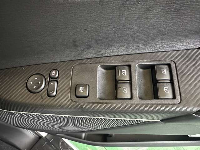 三菱 デリカ　Ｄ：５ ２．２ シャモニー 電動サイドステップ非装着車 ディーゼルターボ ４ＷＤ R8年 () 99